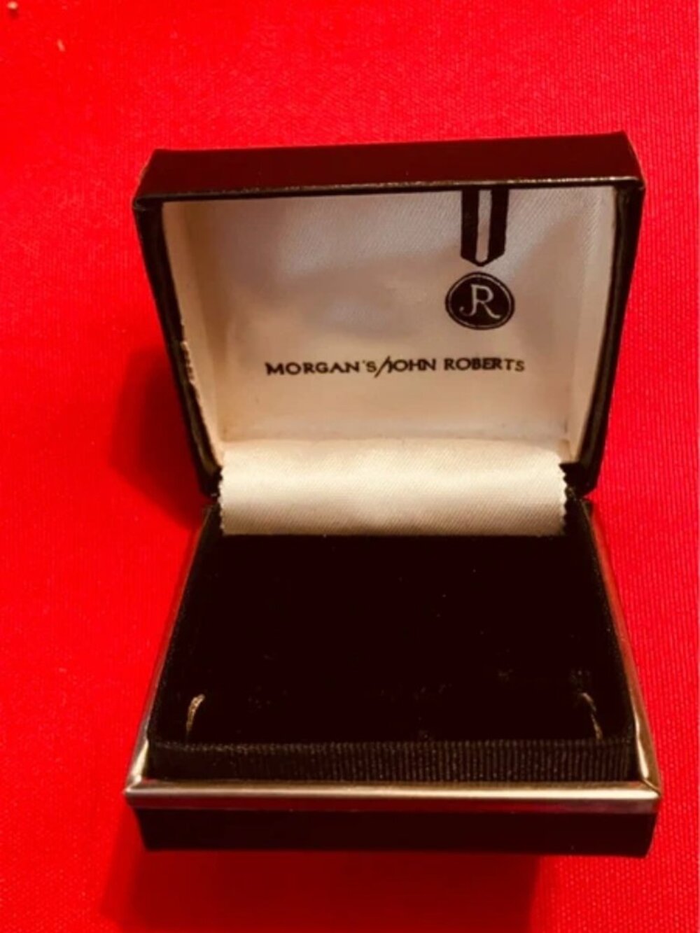 Empty necklace box